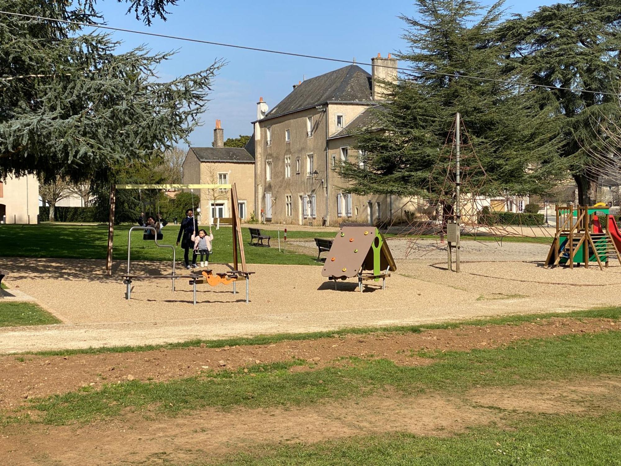 Logis Hotel Le Saint Georges Vivonne ภายนอก รูปภาพ