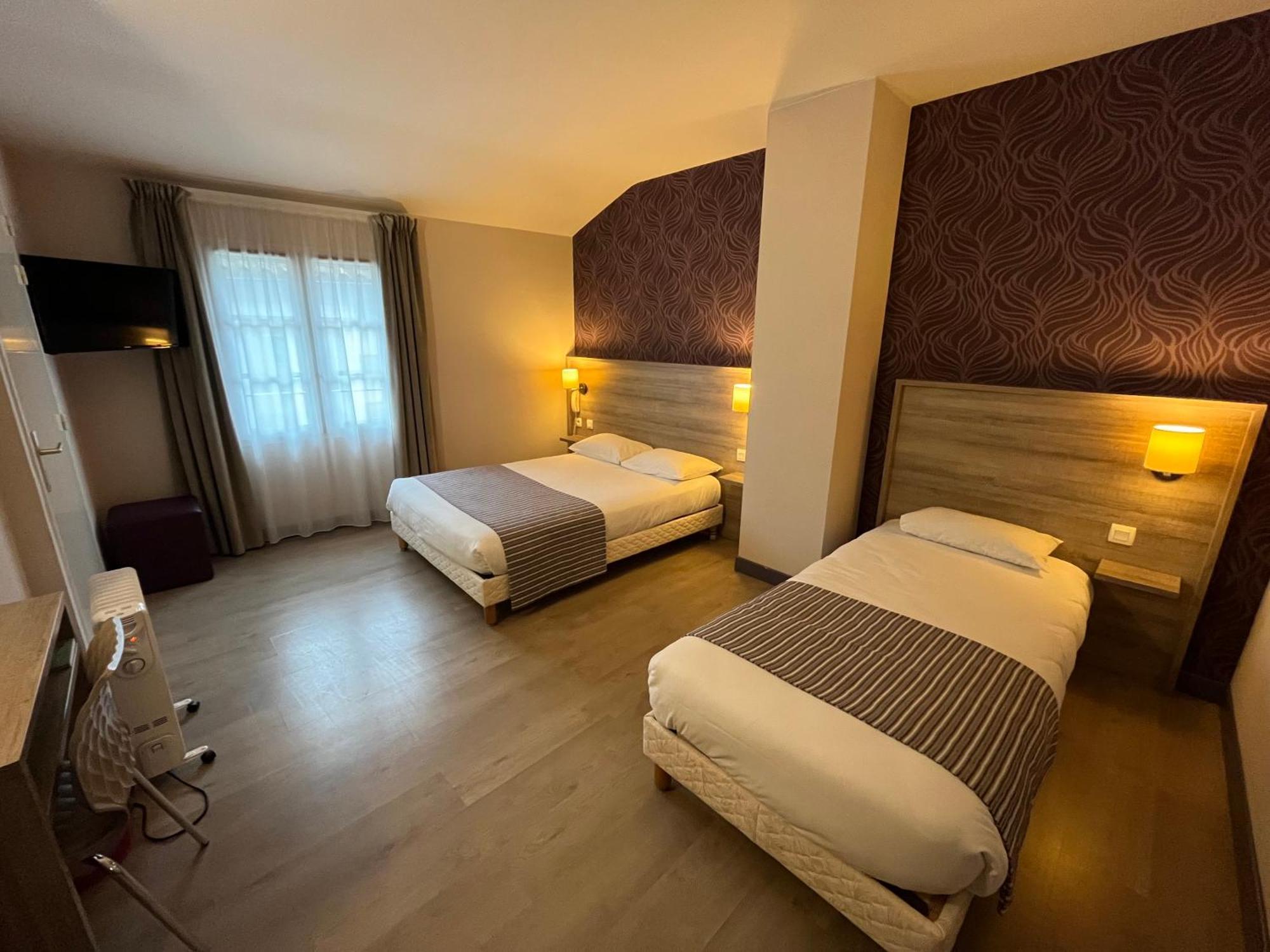 Logis Hotel Le Saint Georges Vivonne ภายนอก รูปภาพ