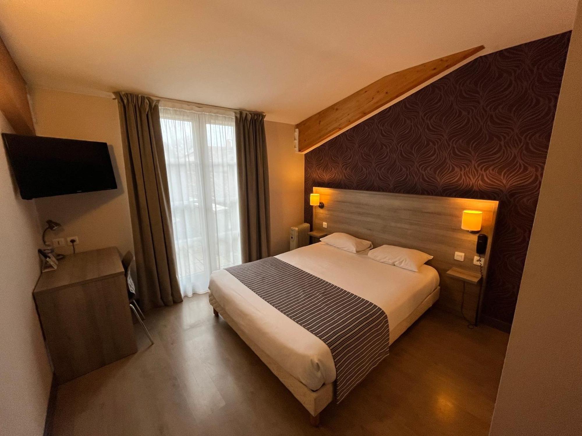 Logis Hotel Le Saint Georges Vivonne ภายนอก รูปภาพ