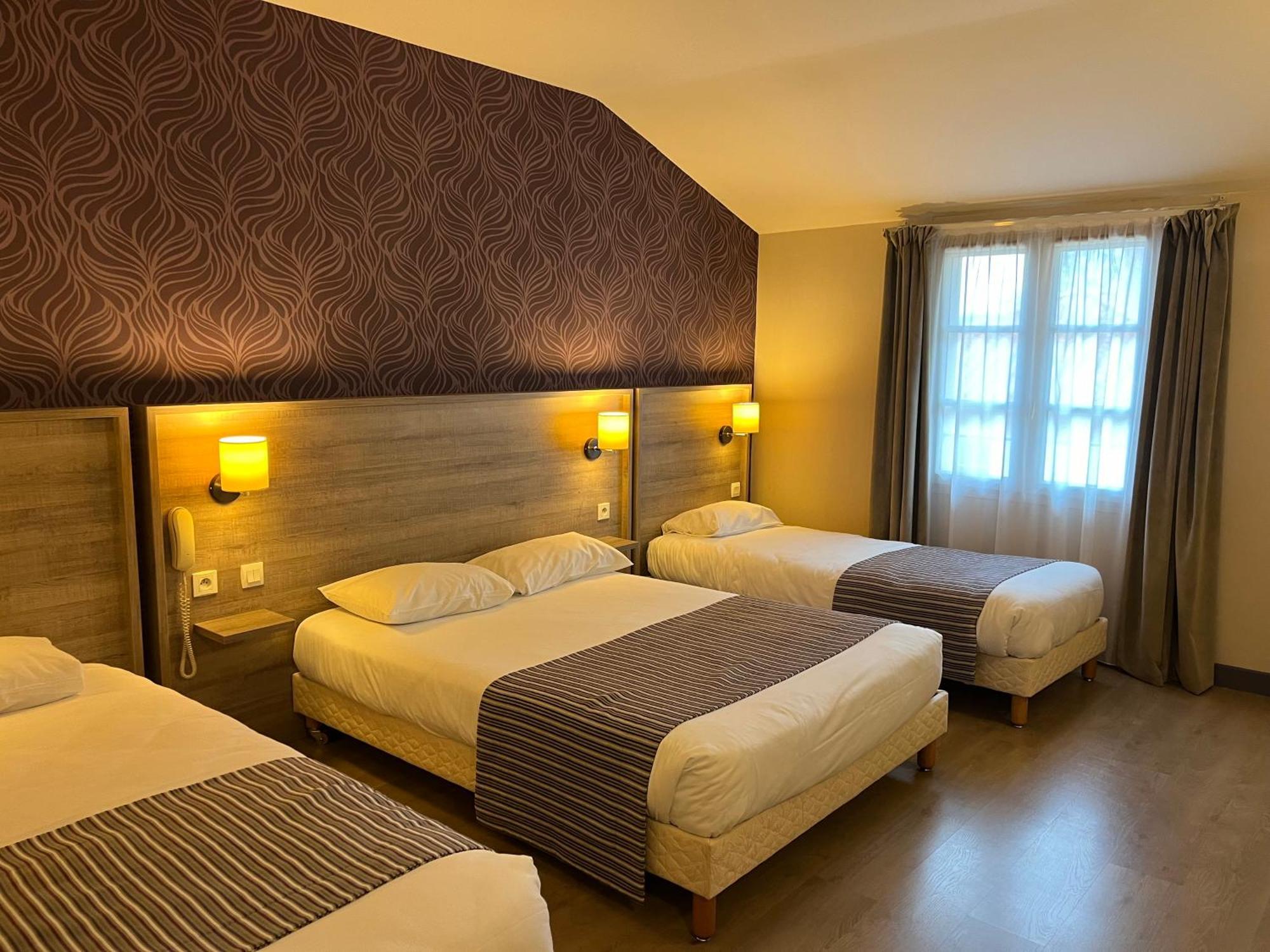 Logis Hotel Le Saint Georges Vivonne ภายนอก รูปภาพ