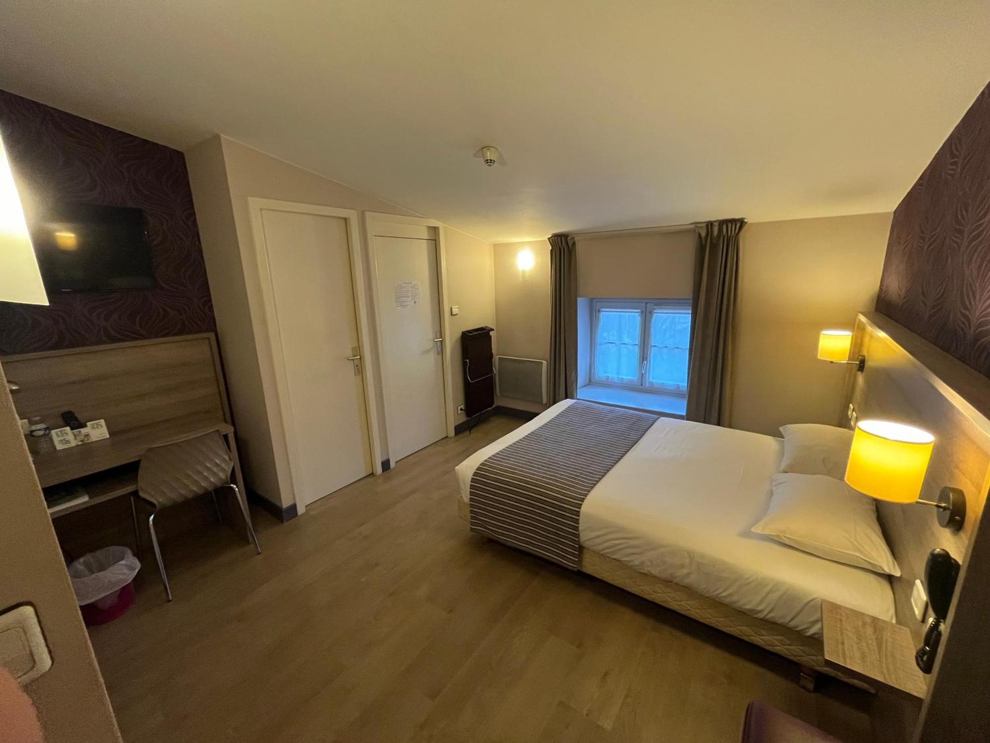Logis Hotel Le Saint Georges Vivonne ภายนอก รูปภาพ