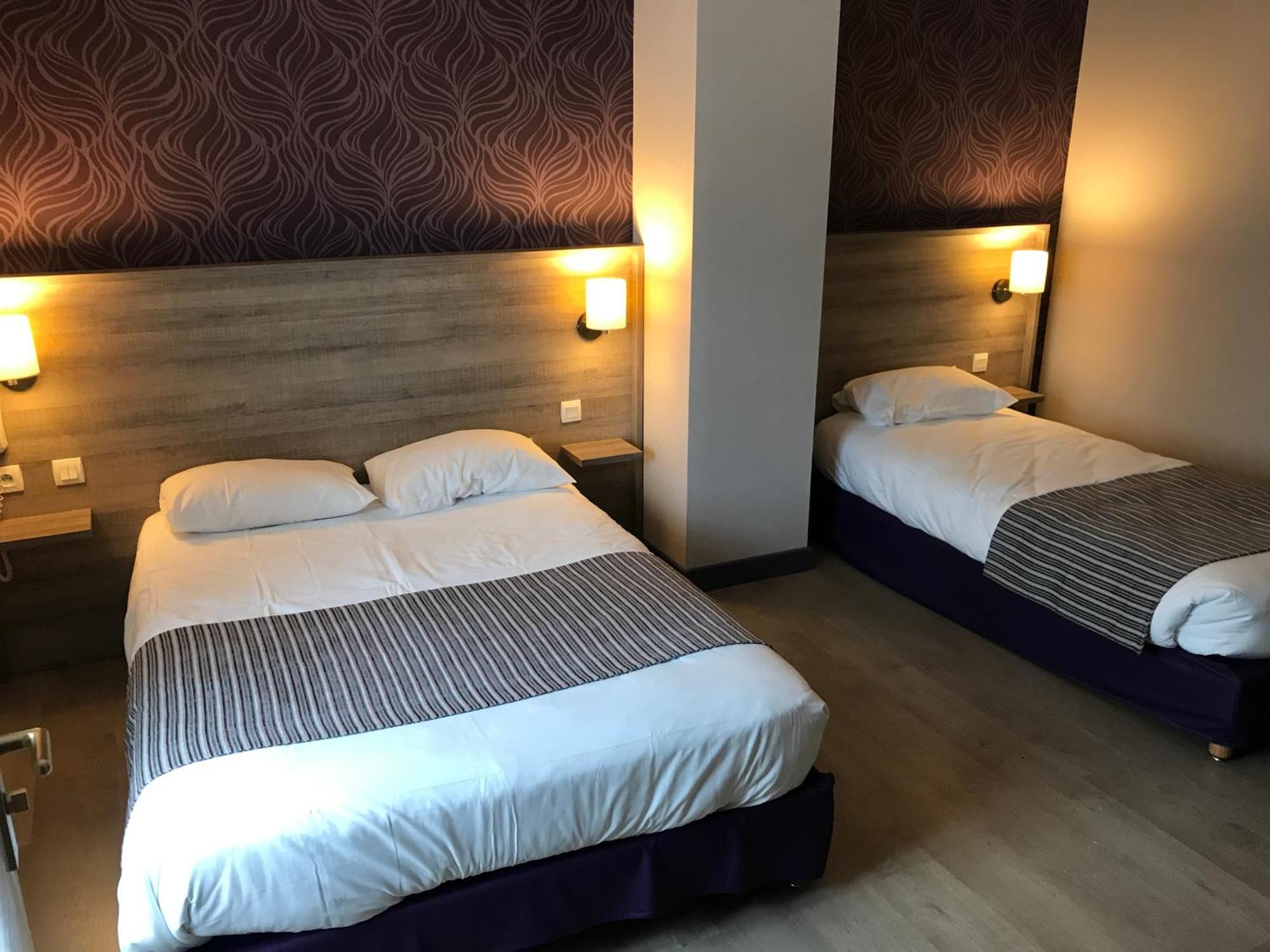 Logis Hotel Le Saint Georges Vivonne ภายนอก รูปภาพ