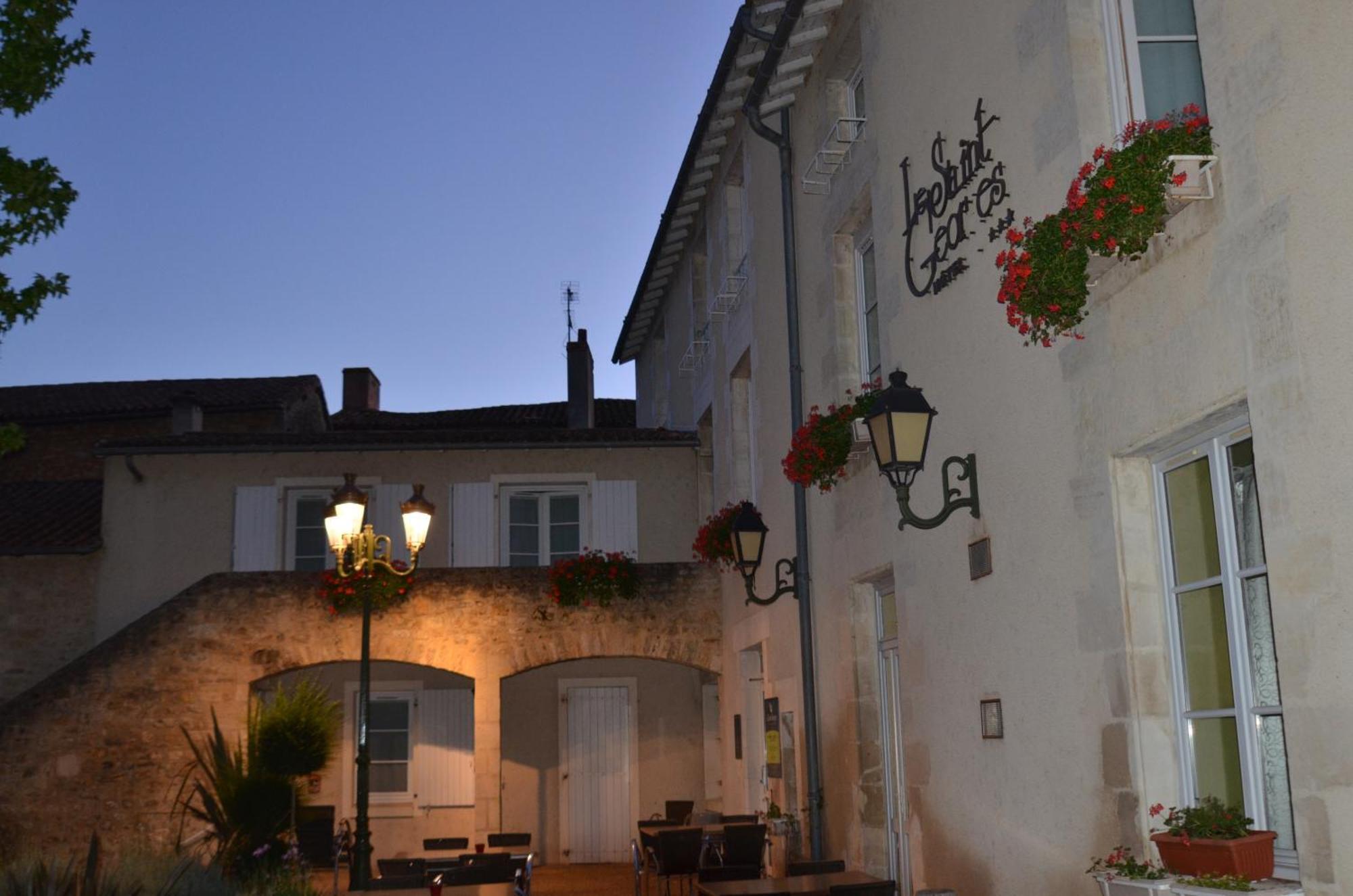 Logis Hotel Le Saint Georges Vivonne ภายนอก รูปภาพ