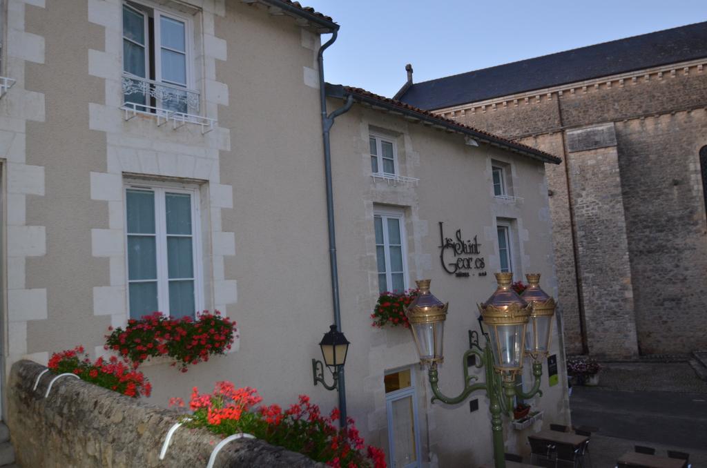 Logis Hotel Le Saint Georges Vivonne ภายนอก รูปภาพ