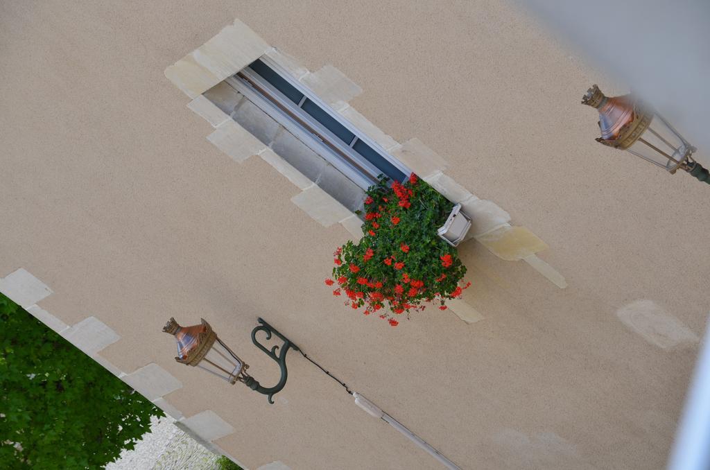 Logis Hotel Le Saint Georges Vivonne ภายนอก รูปภาพ
